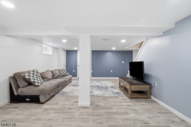 124 Rivervale Rd, River Vale Twp., NJ 07675