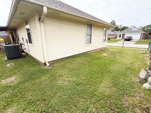 1418 Williamsburg Drive, Bossier City, LA 71112