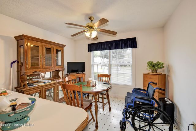 410 Old Towne Rd, Louisville, KY 40214