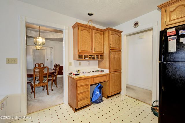 410 Old Towne Rd, Louisville, KY 40214