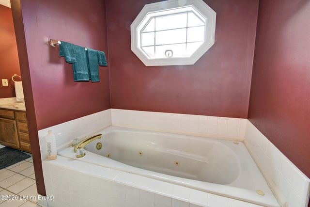 410 Old Towne Rd, Louisville, KY 40214