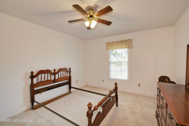 410 Old Towne Rd, Louisville, KY 40214