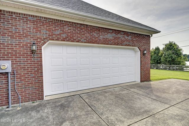 410 Old Towne Rd, Louisville, KY 40214
