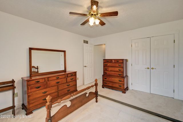410 Old Towne Rd, Louisville, KY 40214