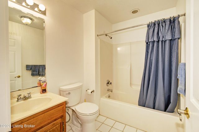 410 Old Towne Rd, Louisville, KY 40214