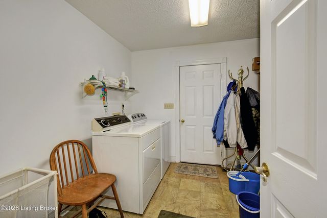 410 Old Towne Rd, Louisville, KY 40214