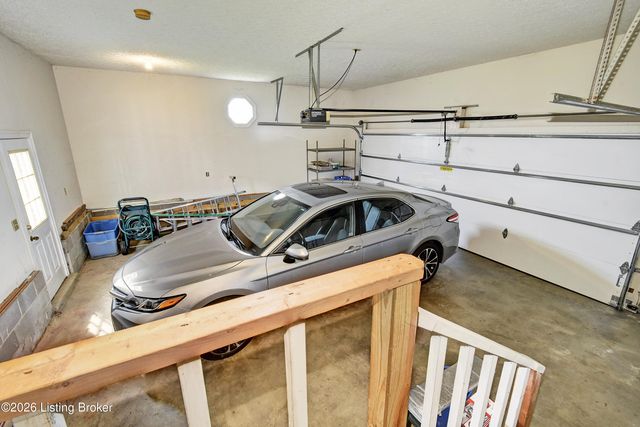410 Old Towne Rd, Louisville, KY 40214