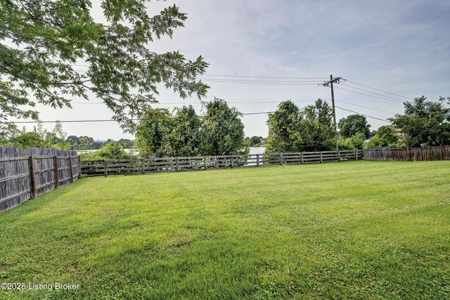 410 Old Towne Rd, Louisville, KY 40214