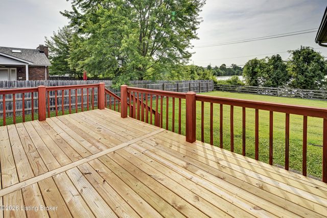 410 Old Towne Rd, Louisville, KY 40214