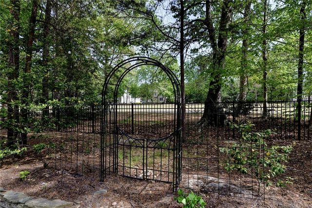 4032 Thorngate DR, Williamsburg, VA 23188