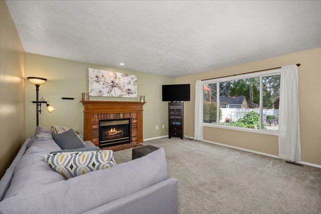 805 E Blackhawk Dr, Spokane, WA 99208