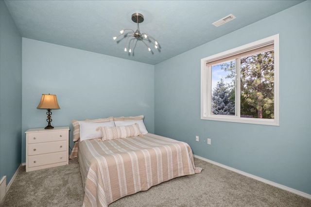 805 E Blackhawk Dr, Spokane, WA 99208