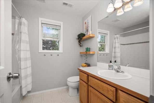 805 E Blackhawk Dr, Spokane, WA 99208