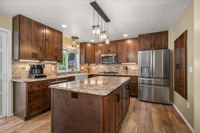 805 E Blackhawk Dr, Spokane, WA 99208