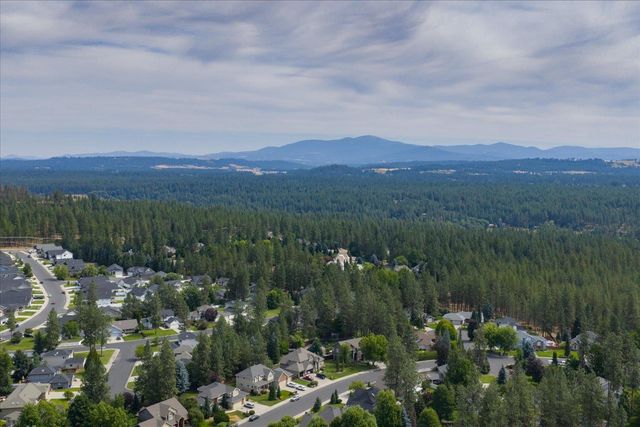 805 E Blackhawk Dr, Spokane, WA 99208