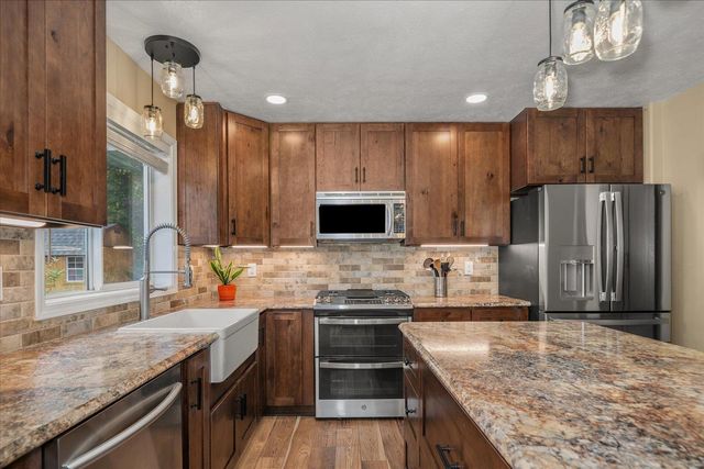 805 E Blackhawk Dr, Spokane, WA 99208