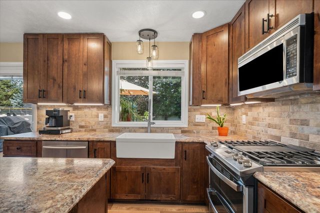 805 E Blackhawk Dr, Spokane, WA 99208