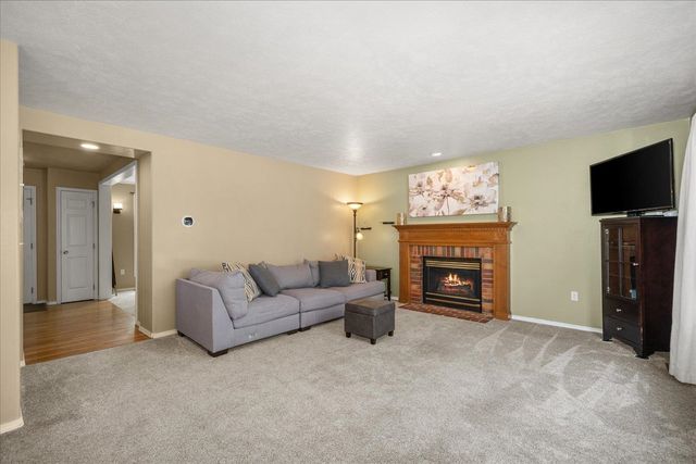 805 E Blackhawk Dr, Spokane, WA 99208