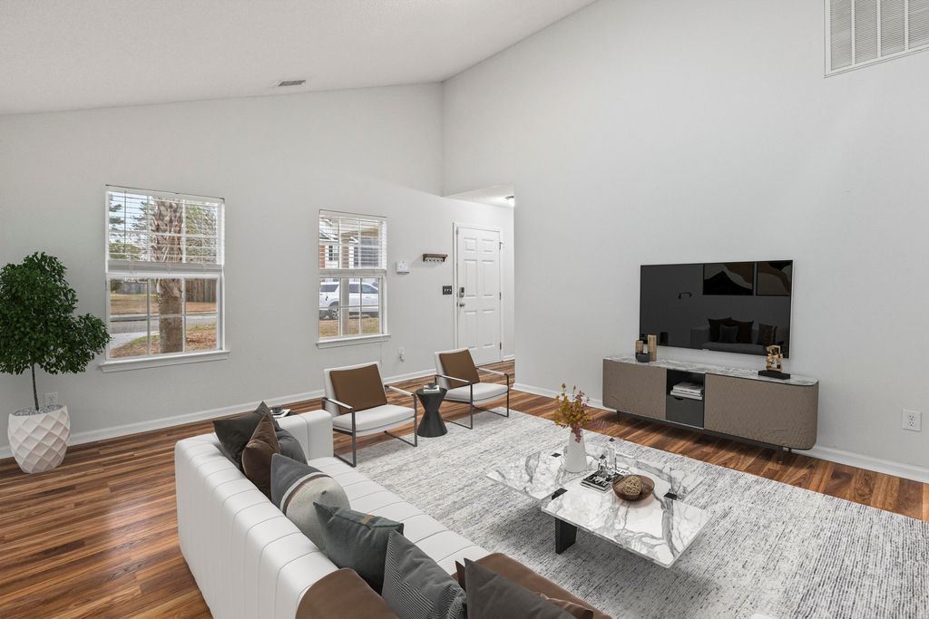 Image 4 of property listing at 119 Patriot Lane, Summerville, SC 29486