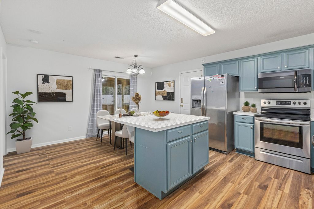 Image 8 of property listing at 119 Patriot Lane, Summerville, SC 29486