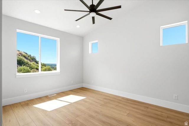 571 S ELENA LN, Ogden, UT 84404