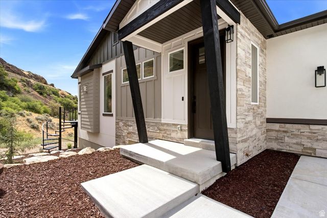 571 S ELENA LN, Ogden, UT 84404