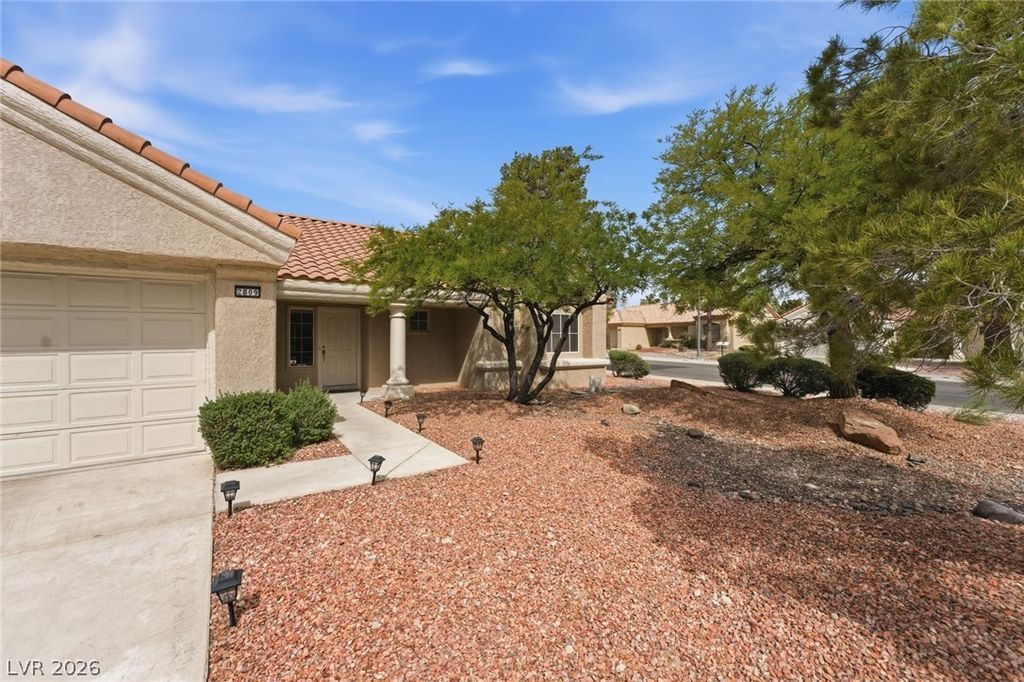 Image 3 of property listing at 2809 Tumble Creek Court, Las Vegas, NV 89134