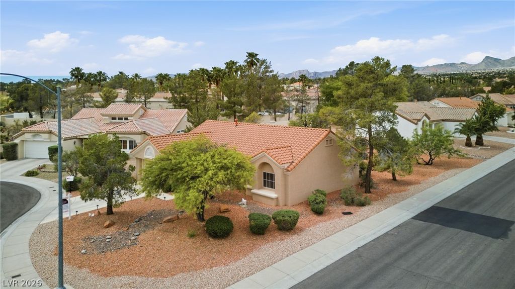 Image 5 of property listing at 2809 Tumble Creek Court, Las Vegas, NV 89134