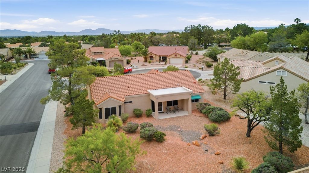 Image 7 of property listing at 2809 Tumble Creek Court, Las Vegas, NV 89134