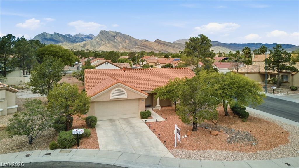 Image 8 of property listing at 2809 Tumble Creek Court, Las Vegas, NV 89134