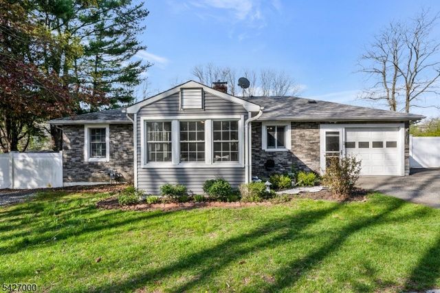 54 Academy Ln, Chester Boro, NJ 07930