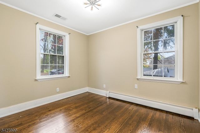 54 Academy Ln, Chester Boro, NJ 07930