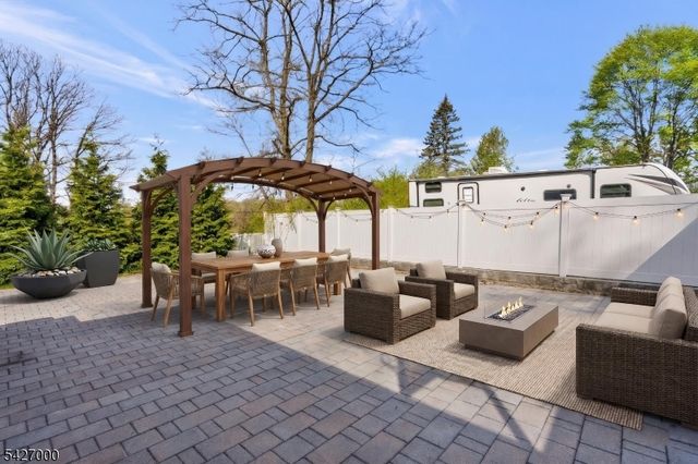 54 Academy Ln, Chester Boro, NJ 07930