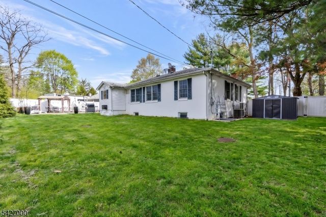 54 Academy Ln, Chester Boro, NJ 07930