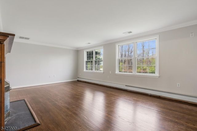 54 Academy Ln, Chester Boro, NJ 07930
