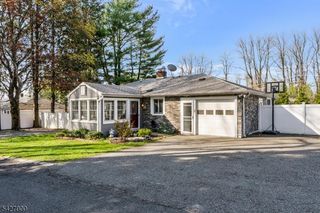 54 Academy Ln, Chester Boro, NJ 07930
