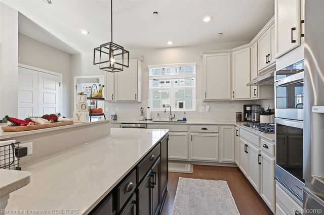 230 Sydney Court S, Plymouth, MI 48170