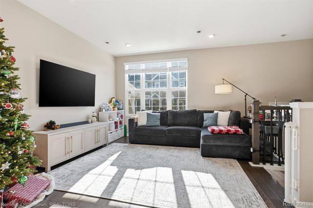 230 Sydney Court S, Plymouth, MI 48170