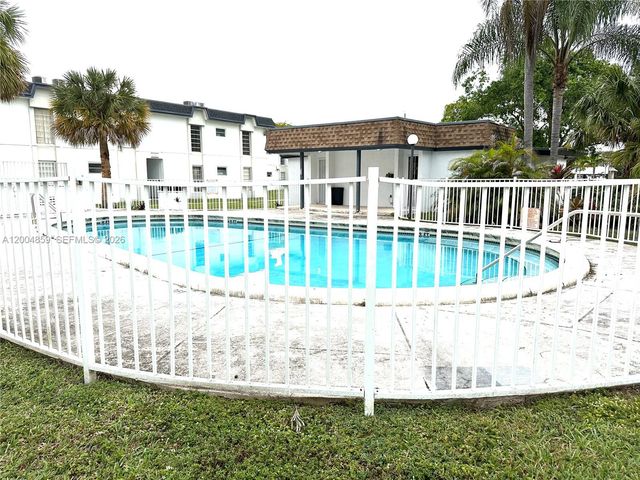 7256 SW 94 PL A4, Miami, FL 33173