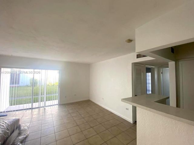 7256 SW 94 PL A4, Miami, FL 33173