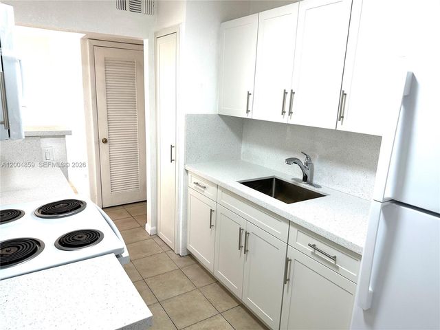 7256 SW 94 PL A4, Miami, FL 33173