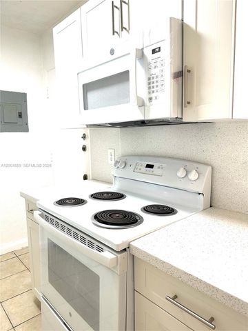 7256 SW 94 PL A4, Miami, FL 33173