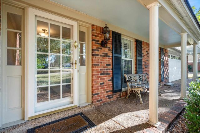 1528 HOLLY HILL DR, Memphis, TN 38138
