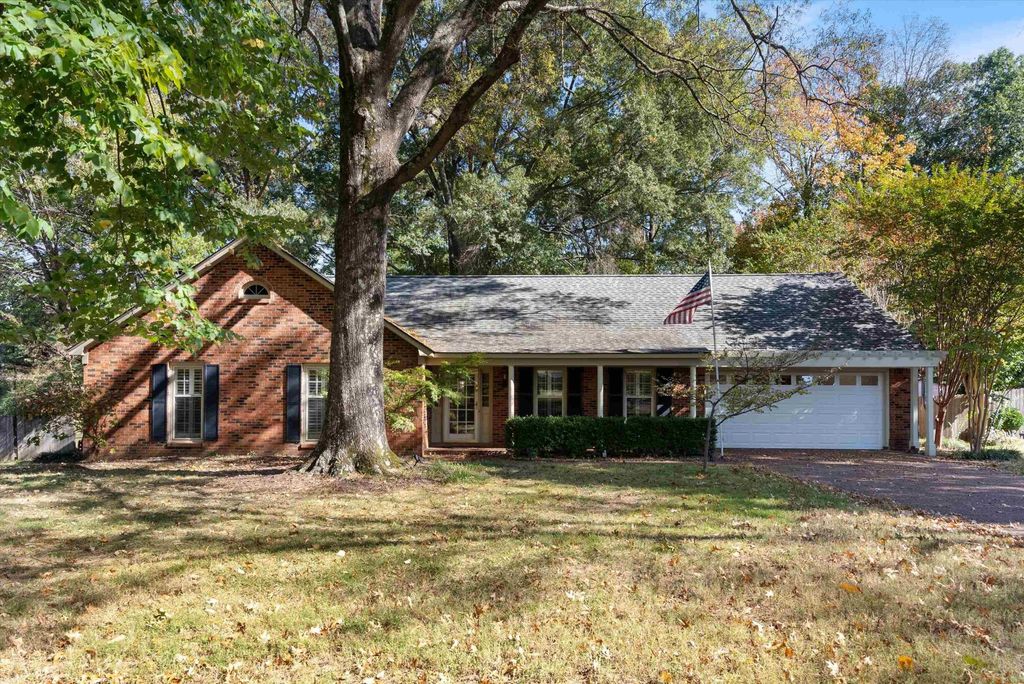 1528 HOLLY HILL DR, Memphis, TN 38138