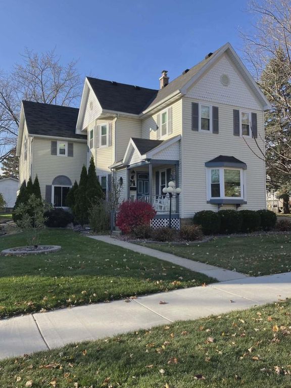 142 Dewey Street, Sun Prairie, MN 53590