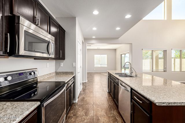 10809 W SADDLEHORN Road, Peoria, AZ 85383