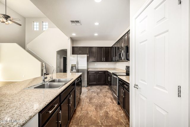 10809 W SADDLEHORN Road, Peoria, AZ 85383