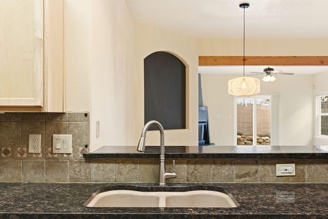 3743 Candelarias Lane NW, Albuquerque, NM 87107