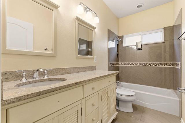 3743 Candelarias Lane NW, Albuquerque, NM 87107