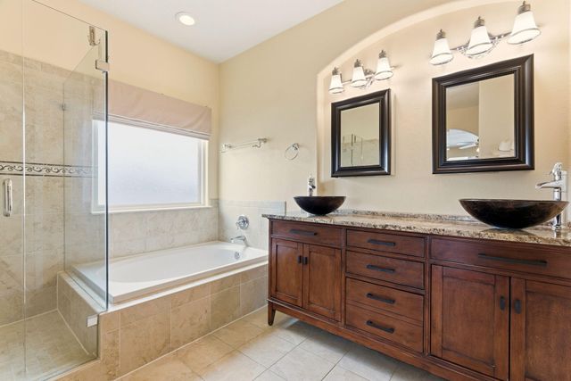 3743 Candelarias Lane NW, Albuquerque, NM 87107